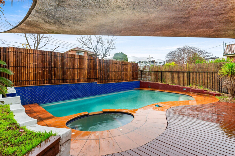 Pool 5, Modern 3-bed With Pool & Water Views by Beach, Sydney