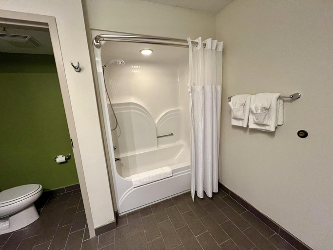 Bathroom 5, SureStay by Best Western Roseburg, Douglas