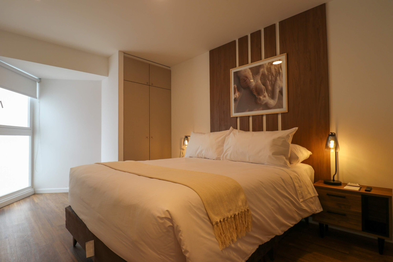 Room 4, w Exceptional 2BR With Balcony in San Isidro, Lima
