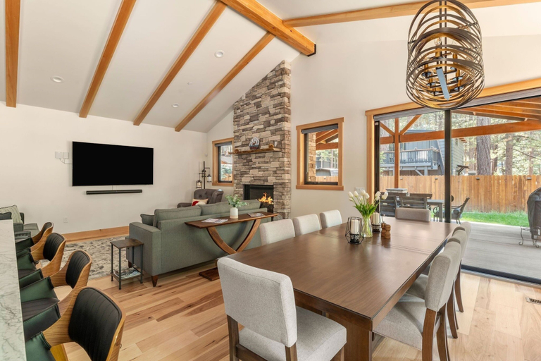 Interior 4, 34 - The Maple Crest 5 Bedroom Home, San Bernardino