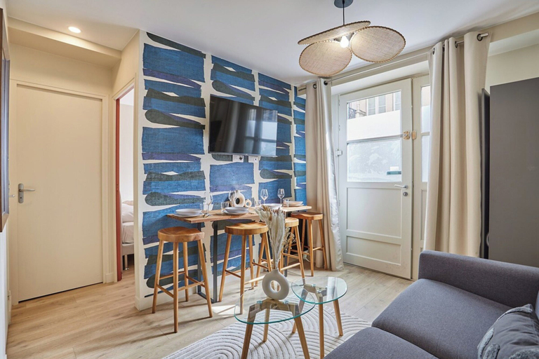 Living area 4, Charming Apartment Center of Paris-montmartre, Paris