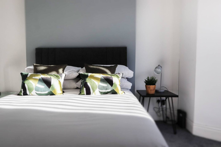 Room 2, The Luxury Home Free Parking Central Location, Cardiff