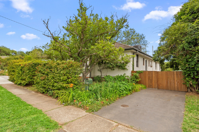 Property grounds 2, Comfortable 3-bed Haven Near Canberra Attractions, Canberra