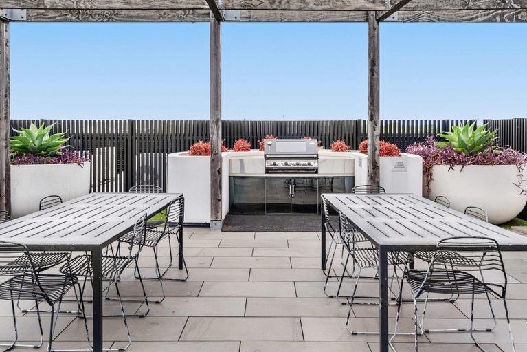 Balcony 5, Contemporary 1-bed in the Heart of St Kilda, Melbourne