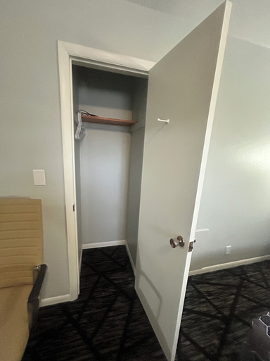 Others 5, Budget Inn, Mahaska