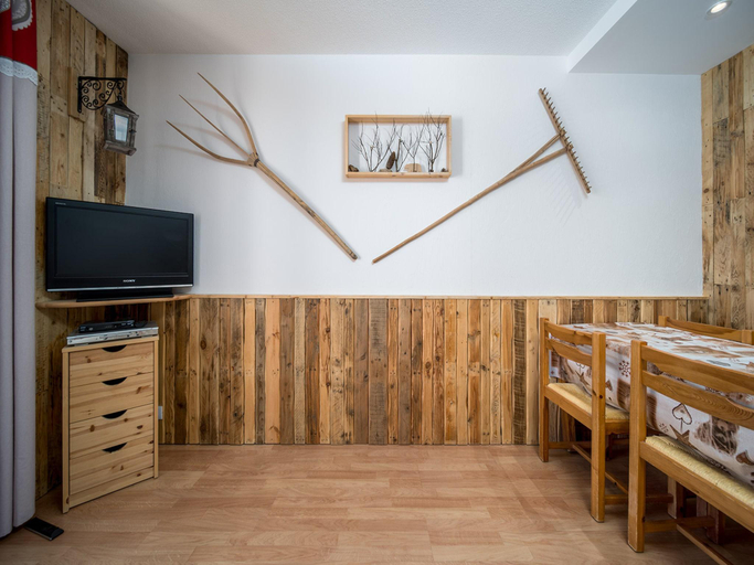 3, Apartment in France with Stunning Mountain Views, Alpes-de-Haute-Provence