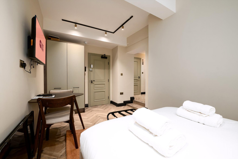 Room 4, Guestready - The Euston Hotel, London