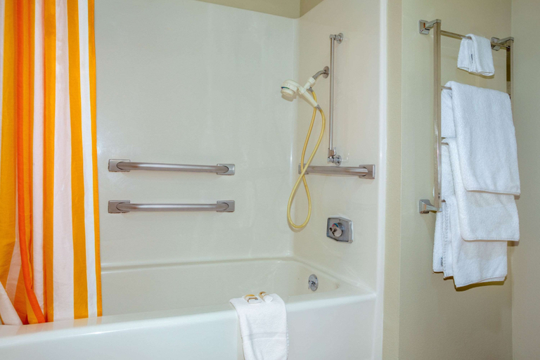 Bathroom 4, La Quinta Inn & Suites Springdale, Washington