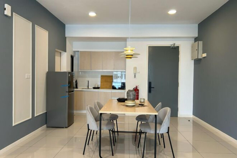 Dining 4, Jelutong Luxe Stay, Shah Alam