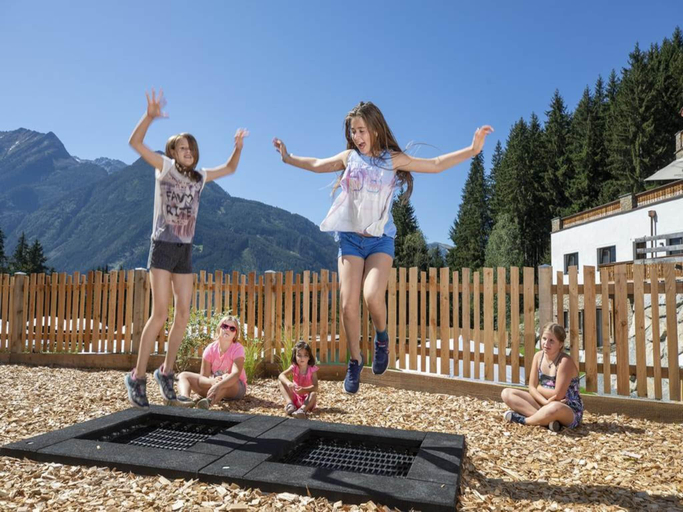 2, Chalet with shared swimming pool, Zell am See