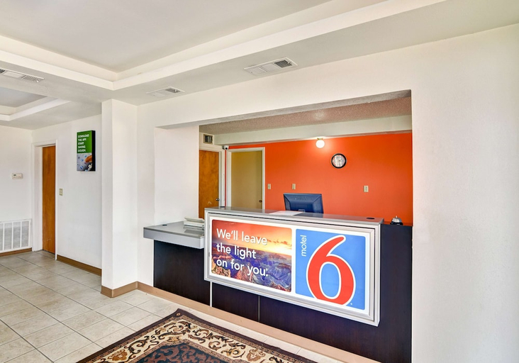 Others 4, Motel6 Lindale, TX, Smith