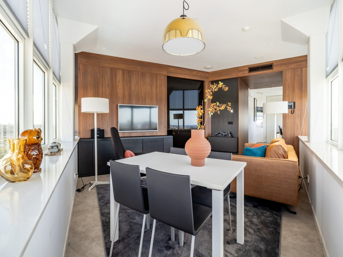 Living room 2, Comfortable Apartment With Panoramic Views, The Hague