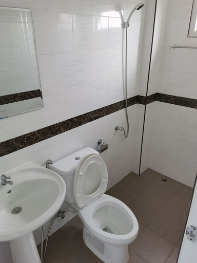 Bathroom 4, YYK Hostel 24, Nakhon Chaisi