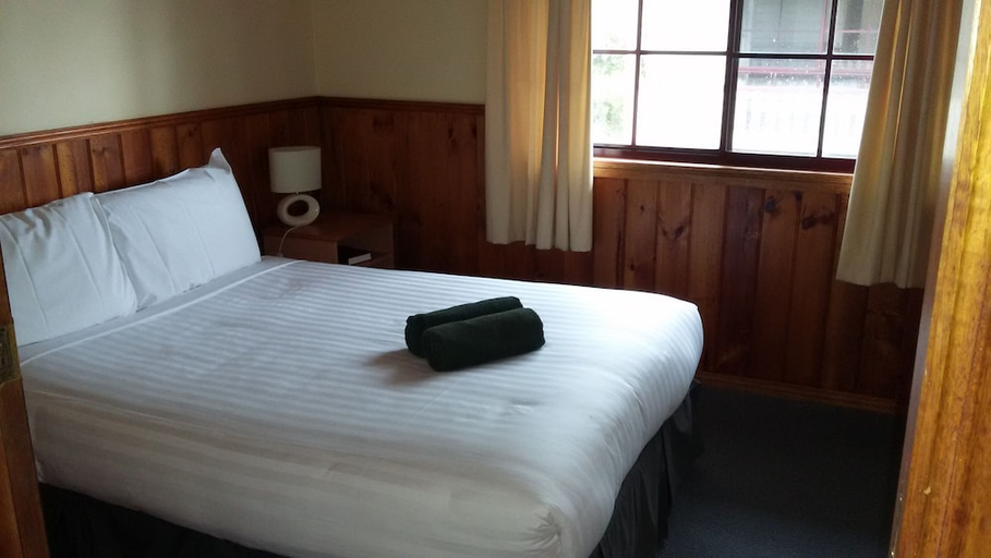 Bedroom 3, BIG4 Strahan Holiday Retreat, West Coast