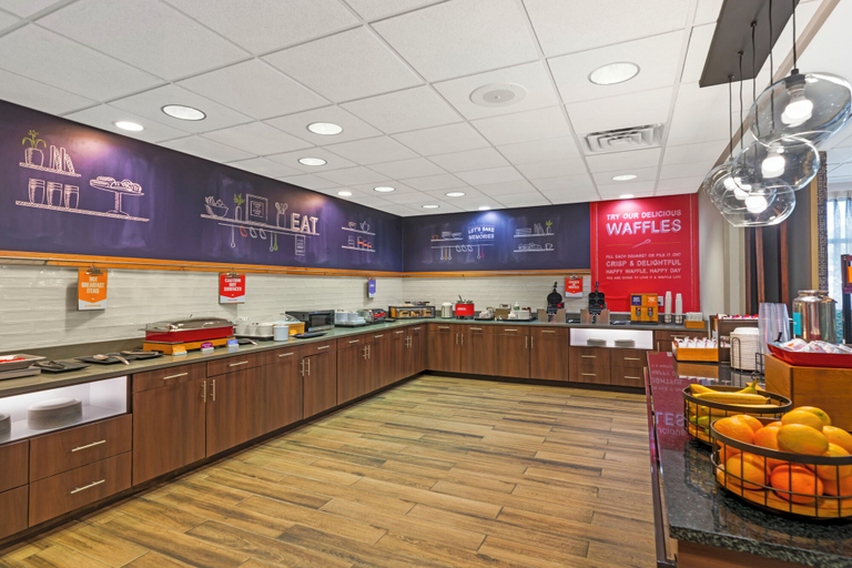 Food & Drinks 5, Hampton Inn Junction City, Geary