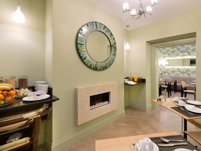 Food & Drinks 5, Staunton Hotel, London