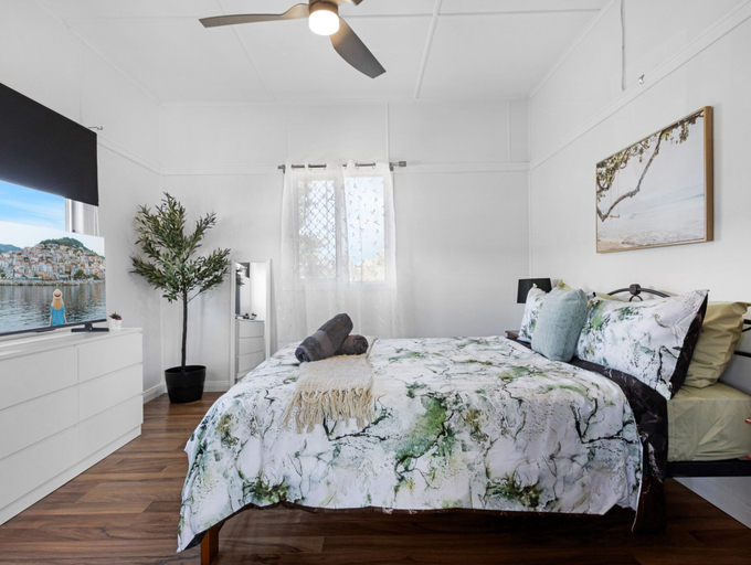 Room 2, Spacious Home Near Urangan Beachfront, Hervey Bay - Pt A
