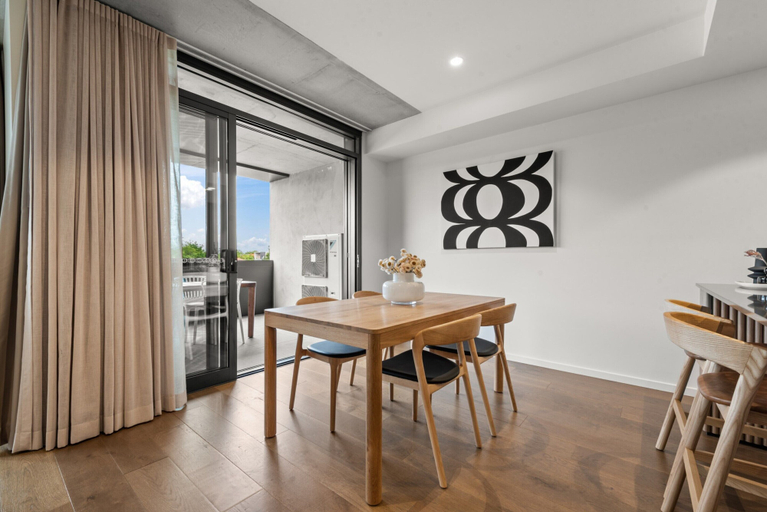 Dining 3, Stylish 2-bed in Braddon With Alfresco Dining, Canberra