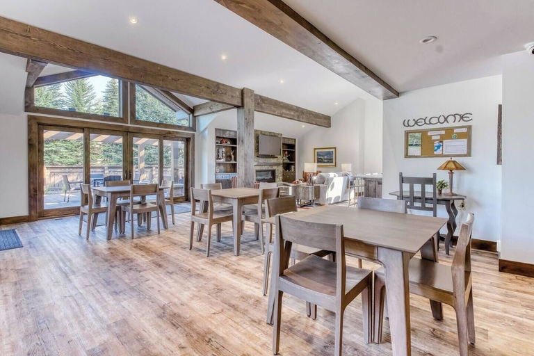Food & Drinks, Snow Creek 1557 - Pool & Hot Tub + Ski-in/ski-out, Blaine