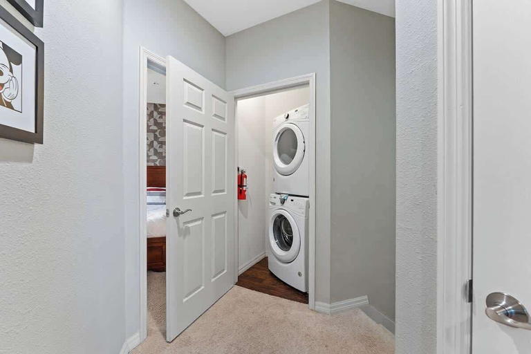 Laundry, Family Getaway, 4BR Home Near Disney, Osceola