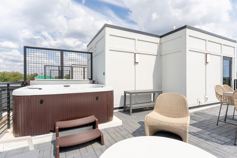 Room 2, Luxe 4BR Retreat With Hot Tub Skyline Deck, Davidson
