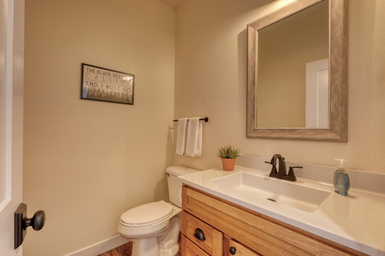 Room 3, Gold Rush Charm Meets Modern Comfort, Pennington