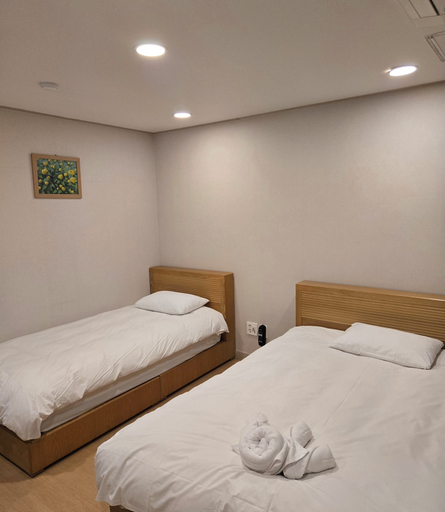 Bedroom 3, Zamong Hotel, Jeju