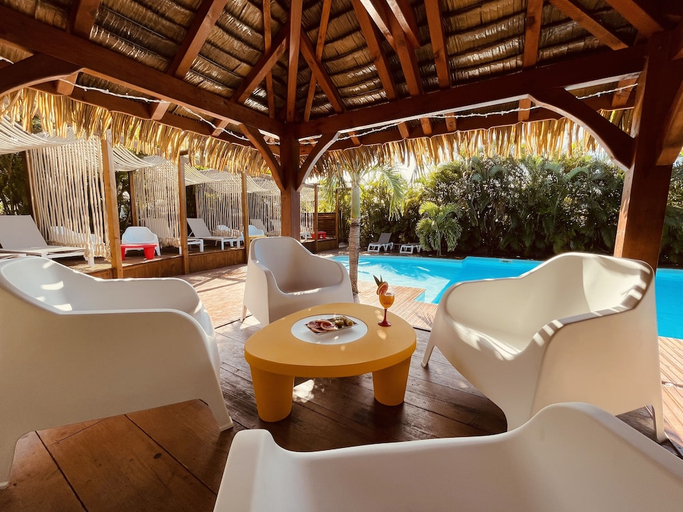 Food & Drinks 4, Kawan Bay Suites, Deshaies