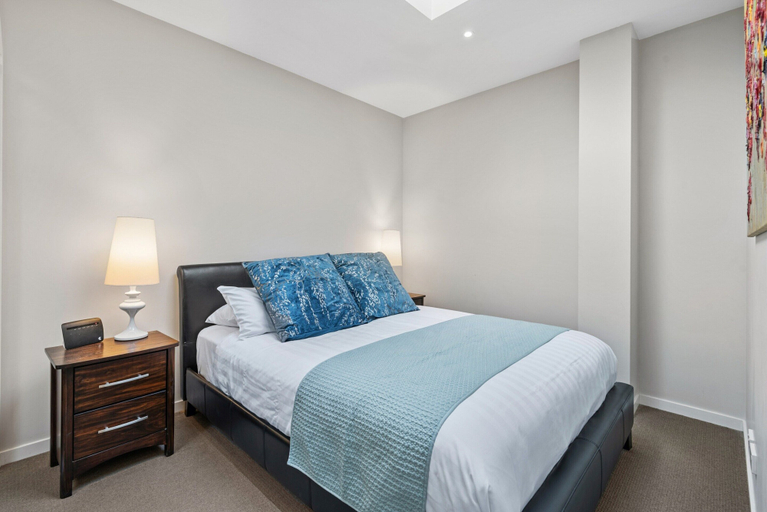 Room 2, Chic Inner City Convenience, With Secure Parking, Melbourne