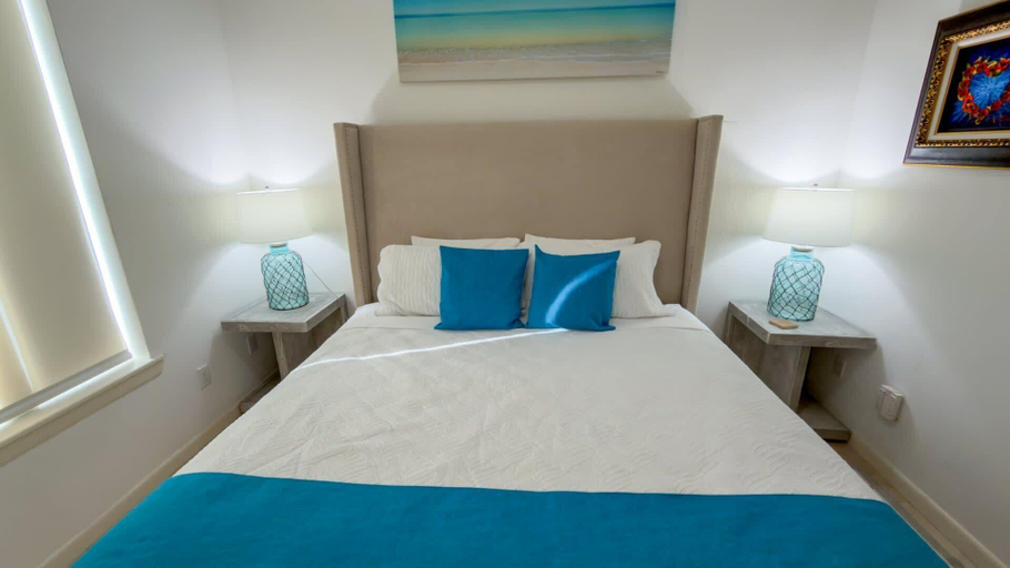 Room 3, Channel Views Private Boat Slip Pool & Patio 3 Bedroom Apts, Cameron
