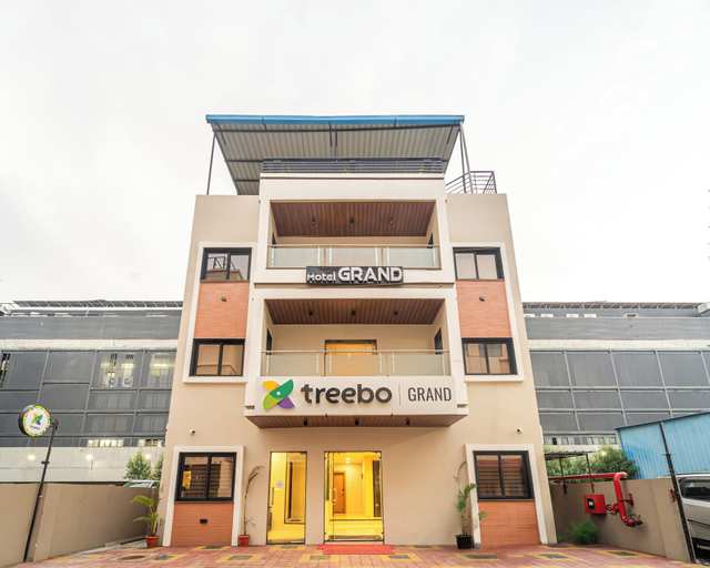 Exterior 4, Treebo Grand, Indore