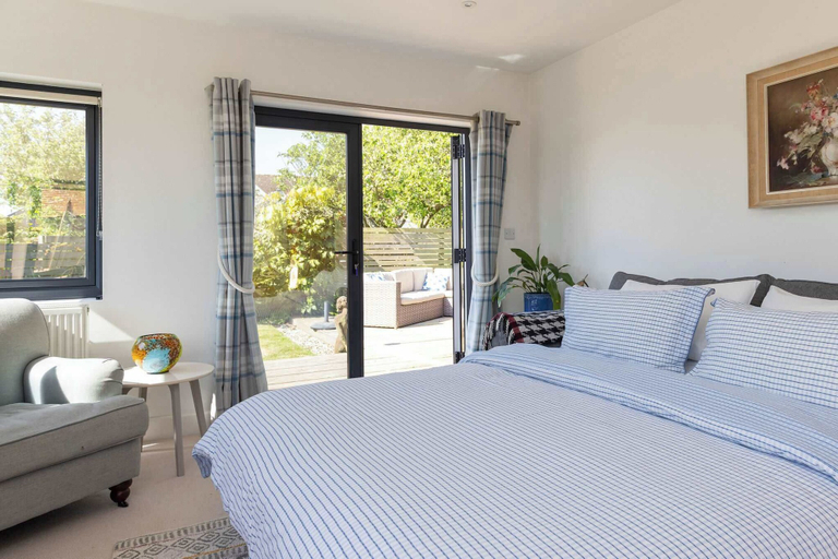 Room 4, Spacious Coastal Retreat for 10 in West Wittering, West Sussex