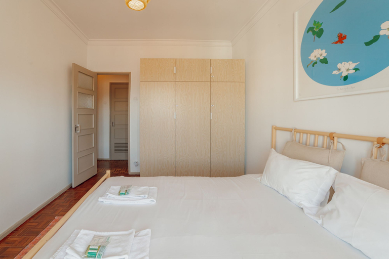 Room 3, Santa Catarina Flat 2BD With Balcony by Vacationy, Porto