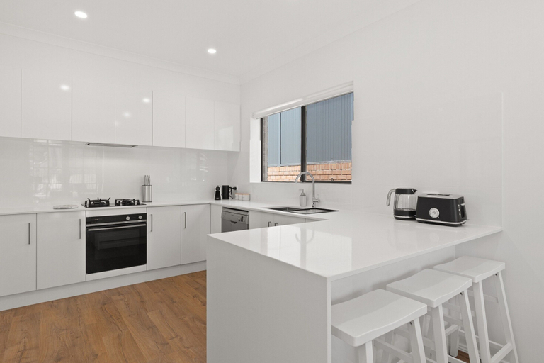 Private kitchen 5, Quiet 2-bed Retreat With Private Courtyard, Adelaide