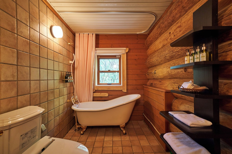 Bathroom 2, Fiore Shima, Shima