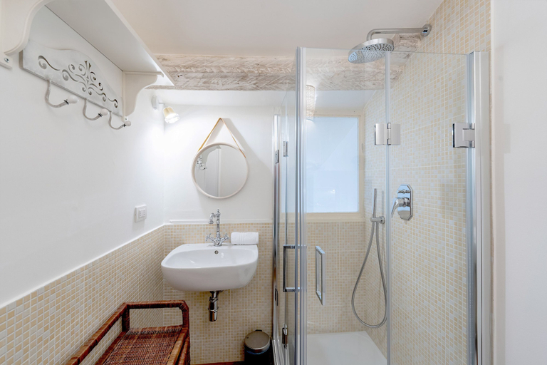 Room 5, Luxury Apartment in Florencia Scarlatti, Florence