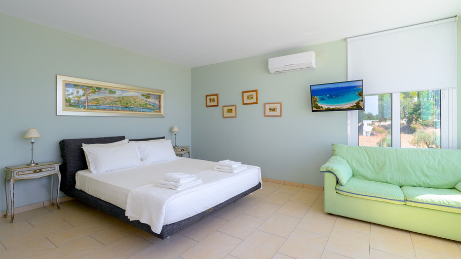 Room 3, VIP Villa Panoramic Seaview Close to Beaches, Peloponnese