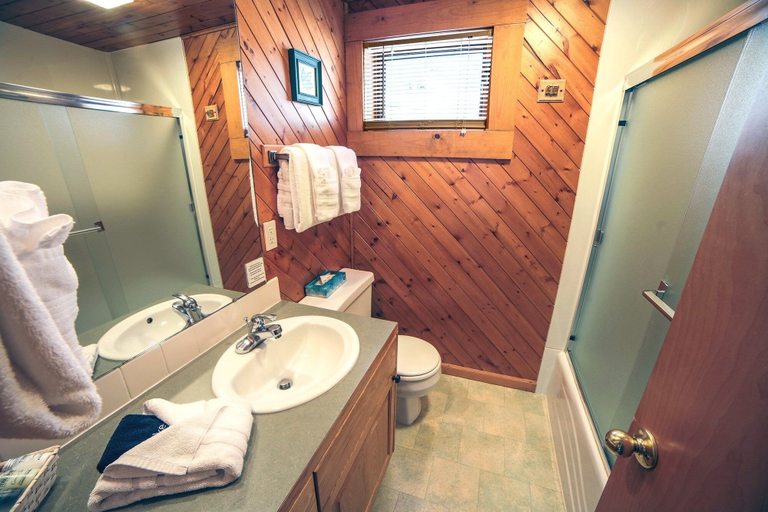 Bathroom, Sunnyside Knoll: 8 1 Bedroom Cabin, Larimer