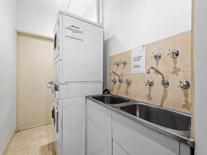 4, Charming 1-Bed Central Studio Apartment, Melbourne