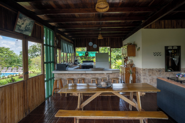 Food & Drinks 5, Villas Josipek, San Ramón