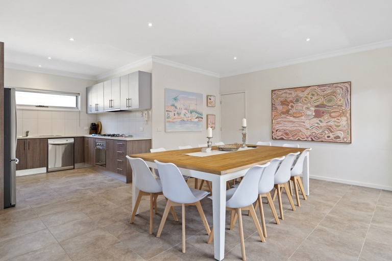 Dining 3, Seaside 3-bed Home, Direct Beach Access, Melbourne