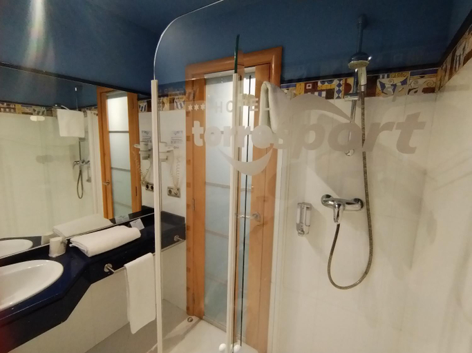 Bathroom 5, Hotel Torresport, Cantabria