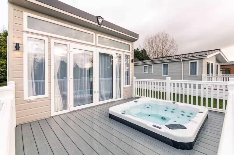 Room 5, Host Stay Lakeside Retreat, East Riding of Yorkshire