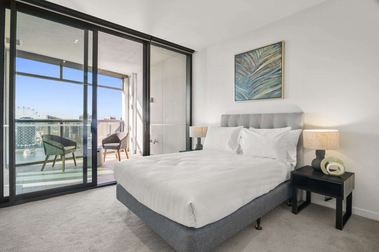 Room 5, Stunning 2-bed Apartment With Water Views, Melbourne