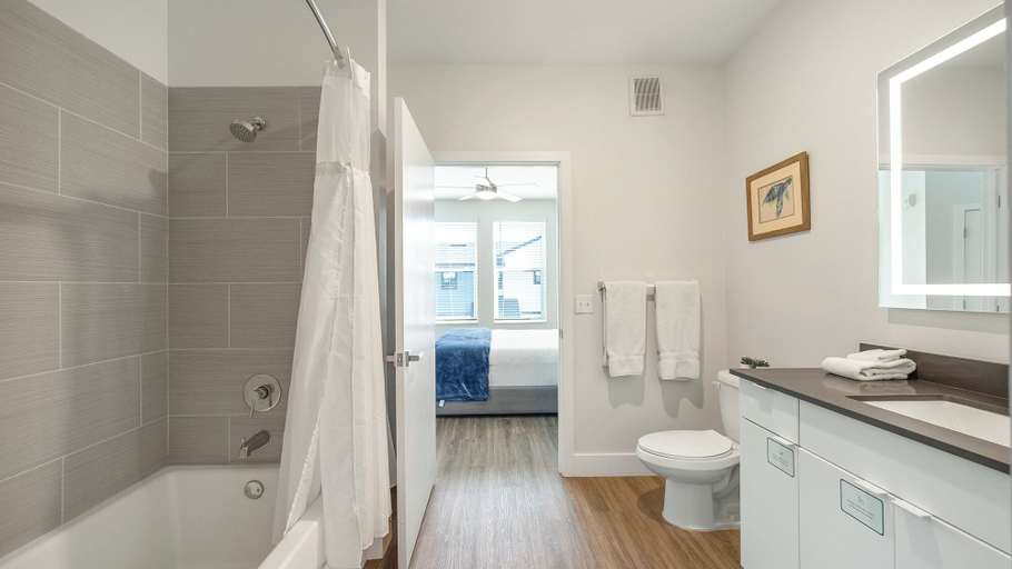 Bathroom 4, Landing Tampa Westshore, Hillsborough