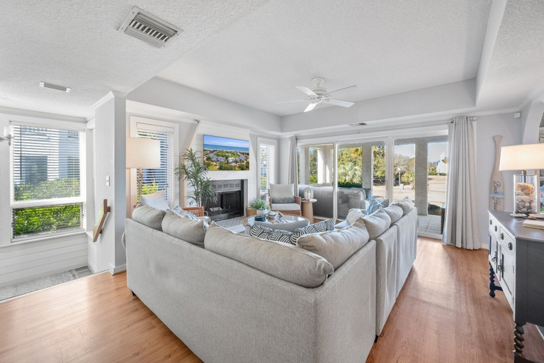 Living area 5, Come And Enjoy Days To Remember! 4 Bedroom Villa by Peace Vacations, Georgetown