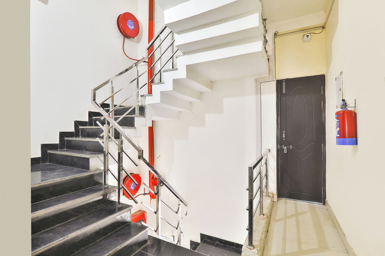 Staircase 5, Fabhotel Jp International, Lucknow