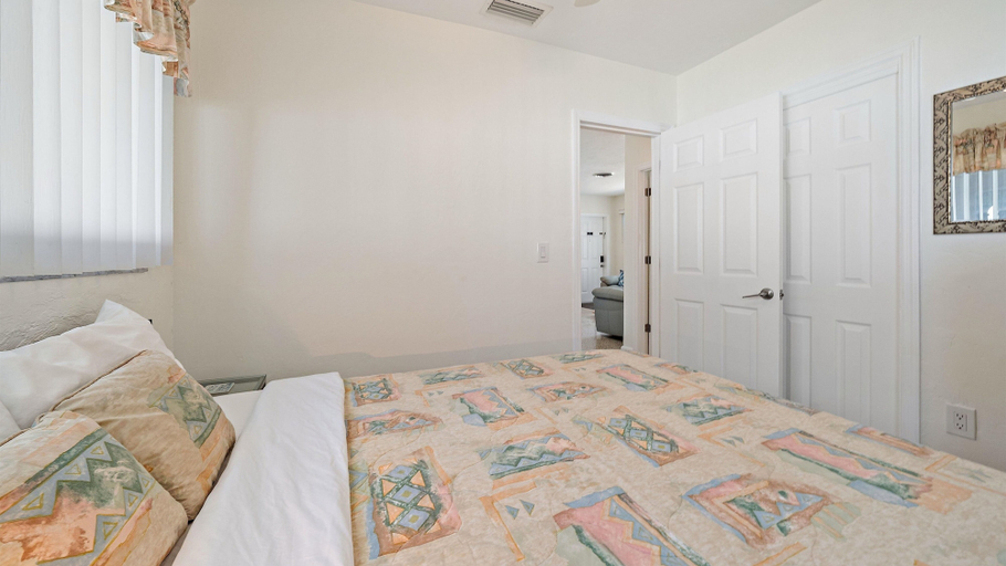 Room 3, Siesta Treasure #3 2 Bedroom Condo, Sarasota