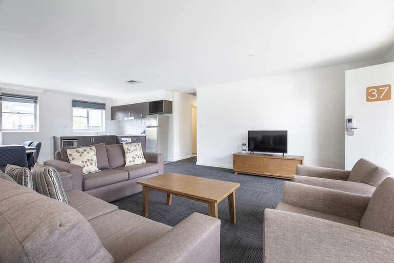 Others 5, Nightelier Doncaster, Manningham - West