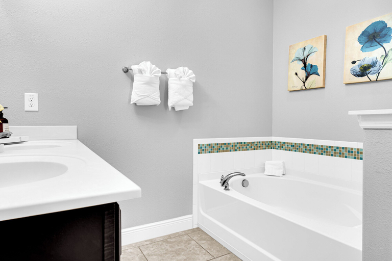 Bathroom 4, 5Br Davenport Home W/ Pool & Private Hot Tub, Polk